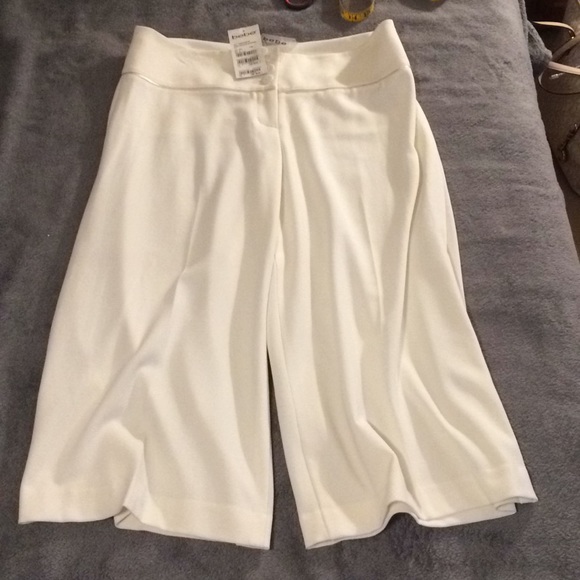Bebe Gaucho NWT Off White Size 8 Classics